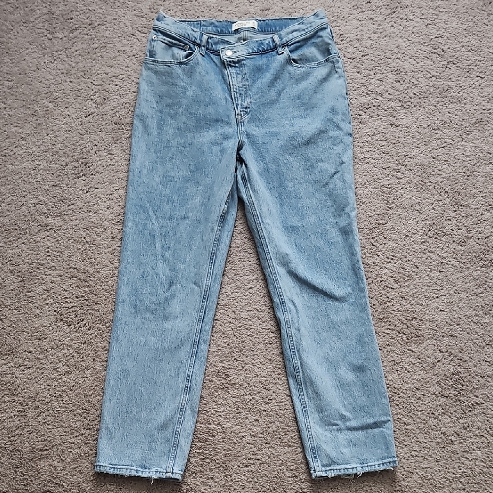 Abercrombie & Fitch 90s Straight Ultra High Rise Jeans Cross Over Waistband